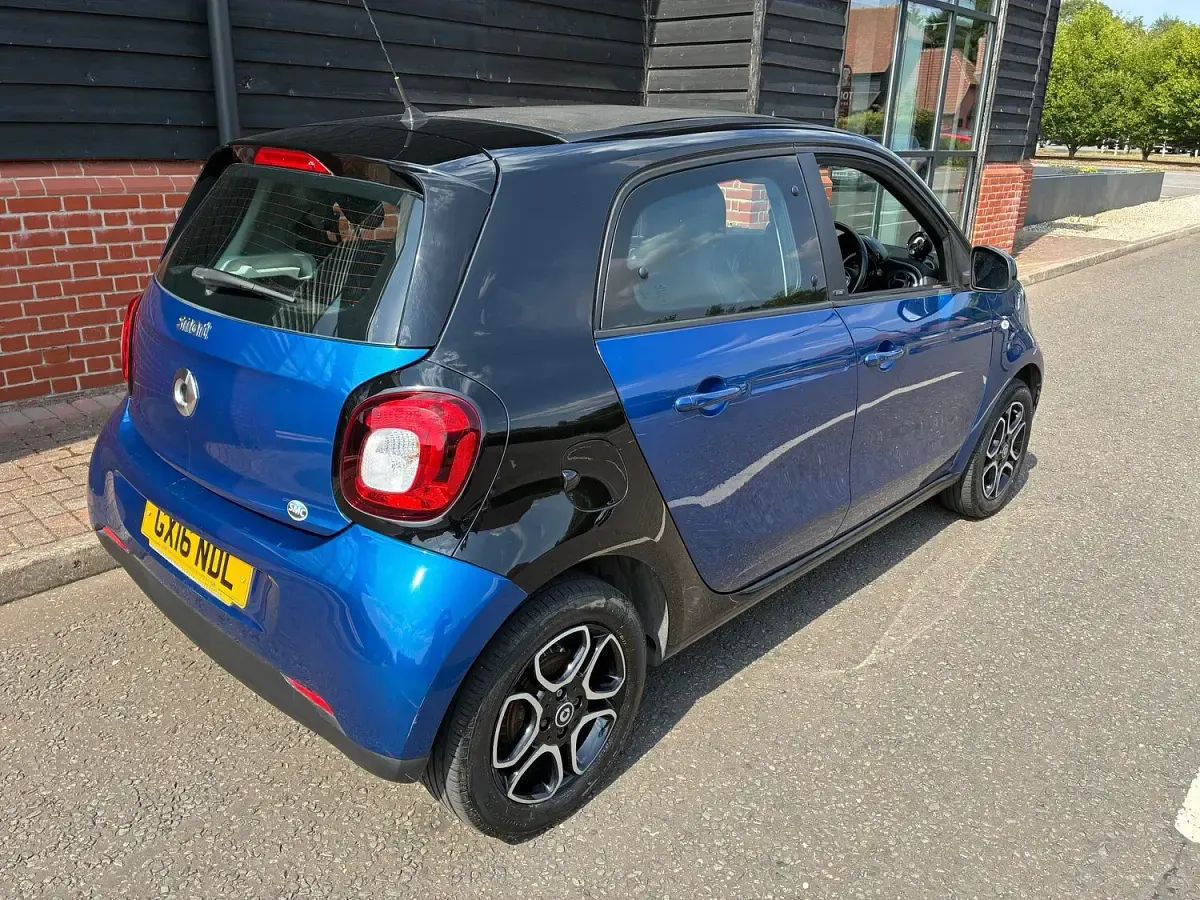 Used Smart ForFour Prime 71 HP (52 kW) 2016 Blue Hatchback
