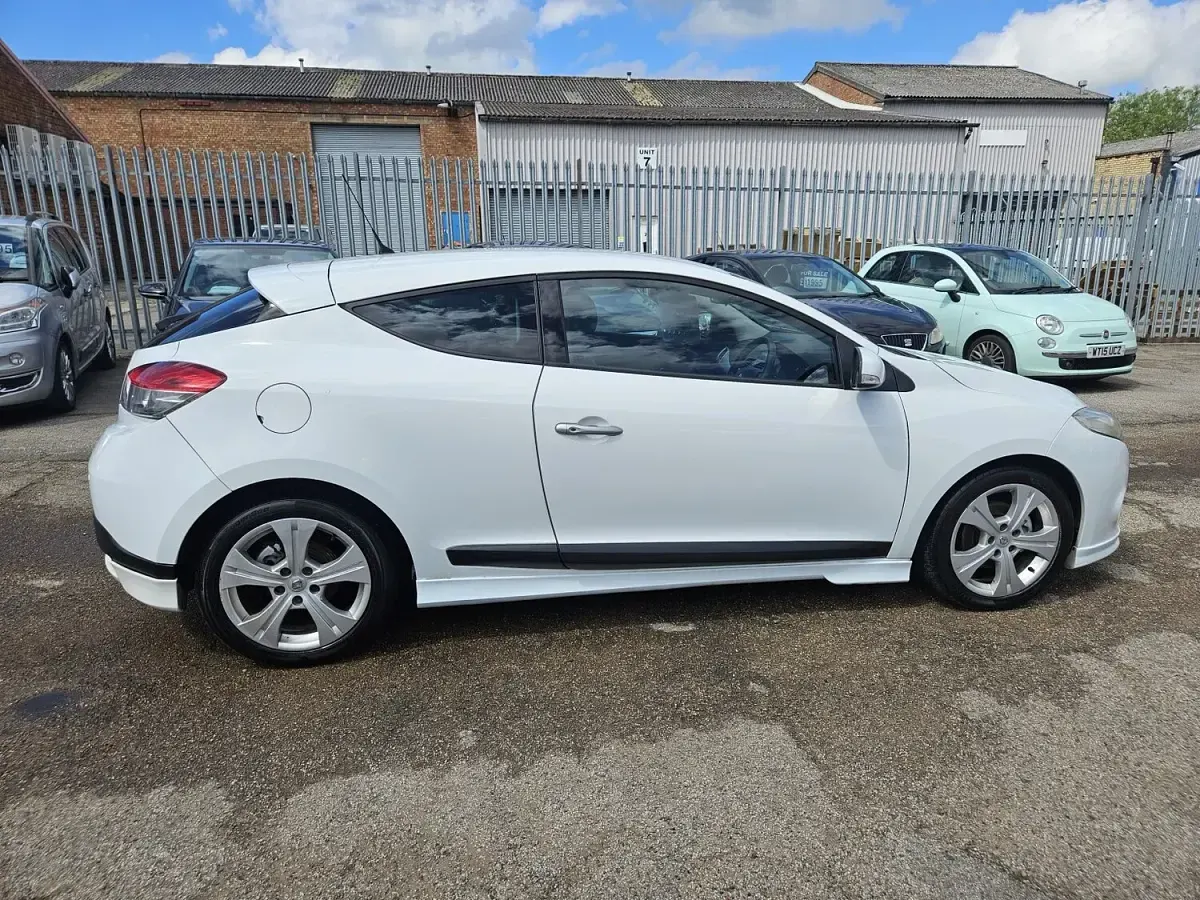 Used Renault Mégane Coupé Dynamique 2010 White Coupe