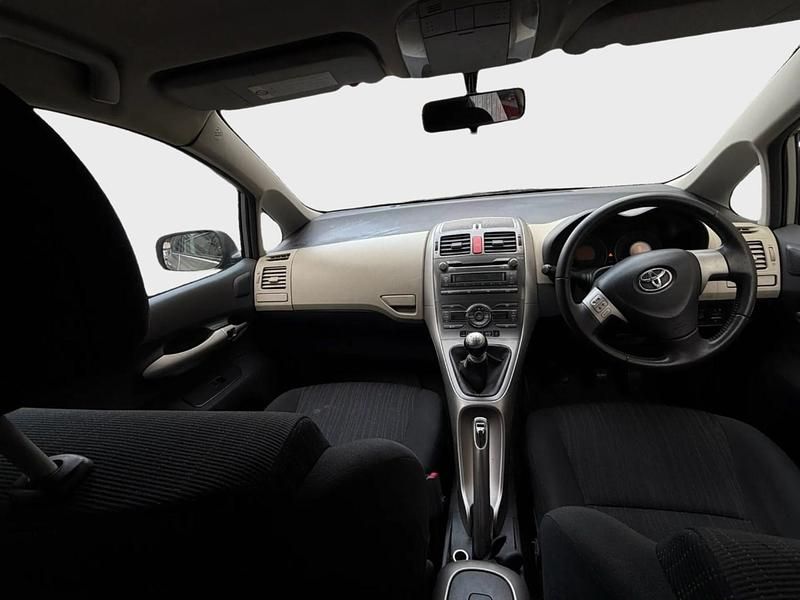 Used Toyota Auris 2010 Silver Hatchback