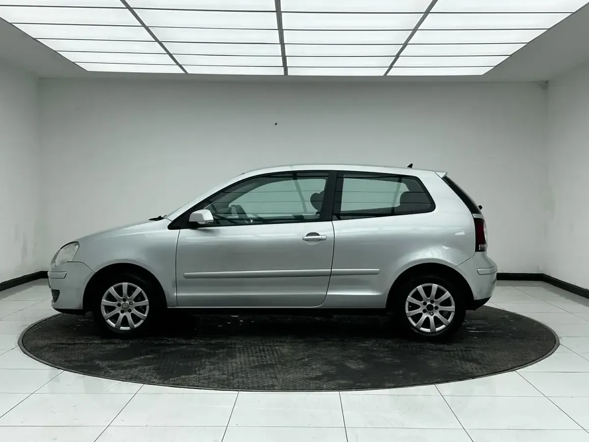 Usado VW Polo SE 2005 Prateado Citadino