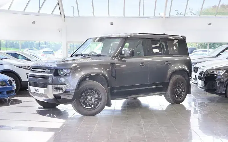 Used Land Rover Defender Dynamic 300 HP (220 kW) 2023 SUV
