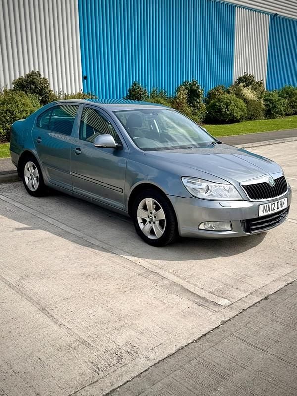 Begagnad Skoda Octavia Elegance 2012 Grå Halvkombi