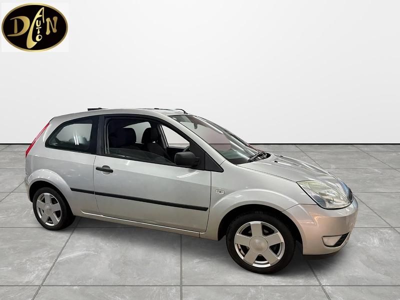 Used Ford Fiesta Zetec 80 HP (58 kW) 2006 Silver Hatchback