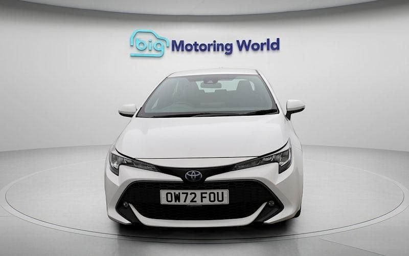 Used Toyota Corolla 140 HP (102 kW) 2022 White Hatchback