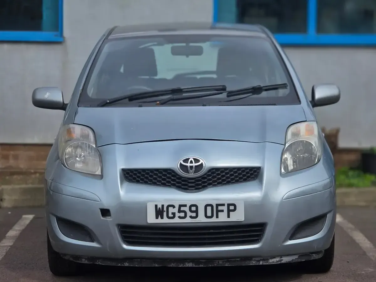 Used Toyota Yaris 87 HP (63 kW) 2010 Silver Hatchback