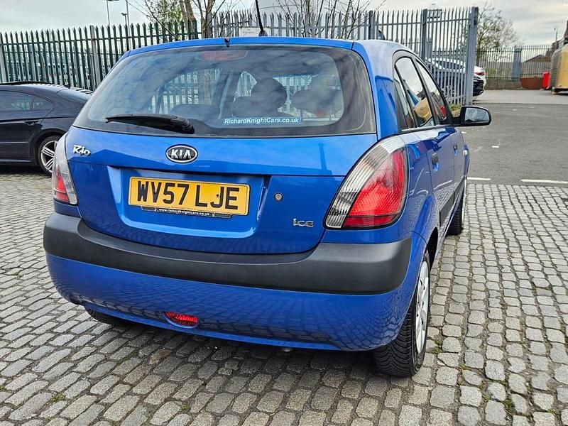 Used Kia Rio 97 HP (71 kW) 2007 Blue Hatchback