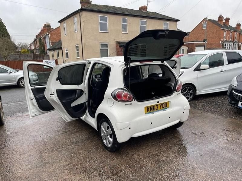 Used Toyota Aygo Style 68 HP (50 kW) 2013 White Hatchback