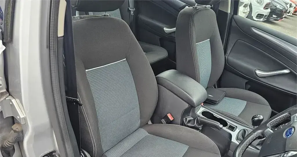 Used Ford Mondeo Zetec 163 HP (119 kW) 2011 Moondust silver Estate