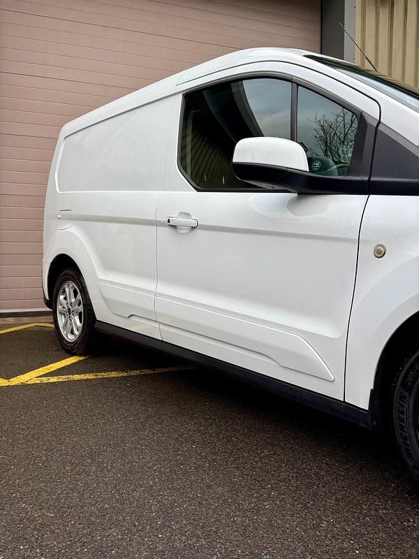 Used Ford Transit Connect Limited 120 HP (88 kW) 2019 White MPV