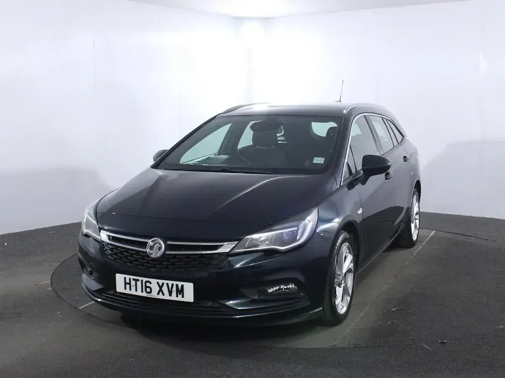 Used Vauxhall Astra SRi 150 HP (110 kW) 2016 Green Estate
