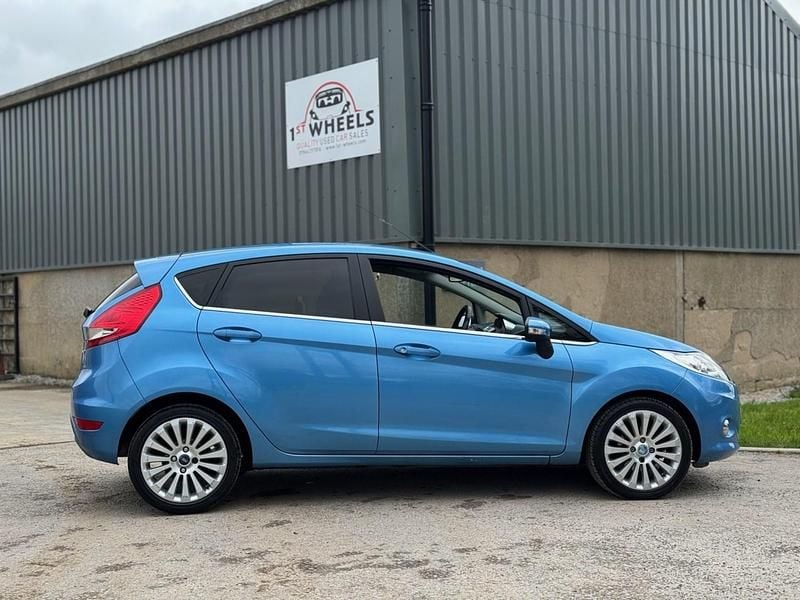 Used Ford Fiesta Titanium 96 HP (70 kW) 2009 Blue Hatchback