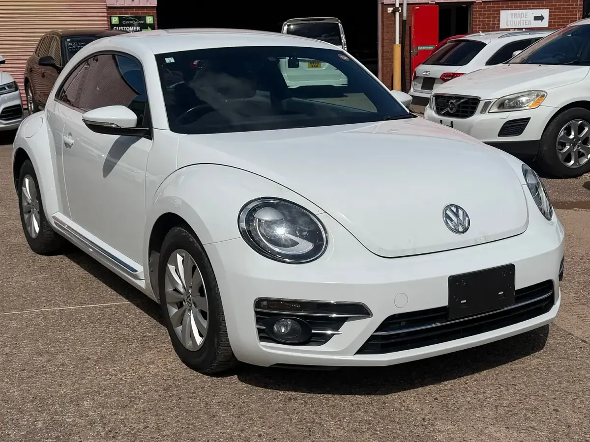 Used VW Beetle 105 HP (77 kW) 2017 White Hatchback
