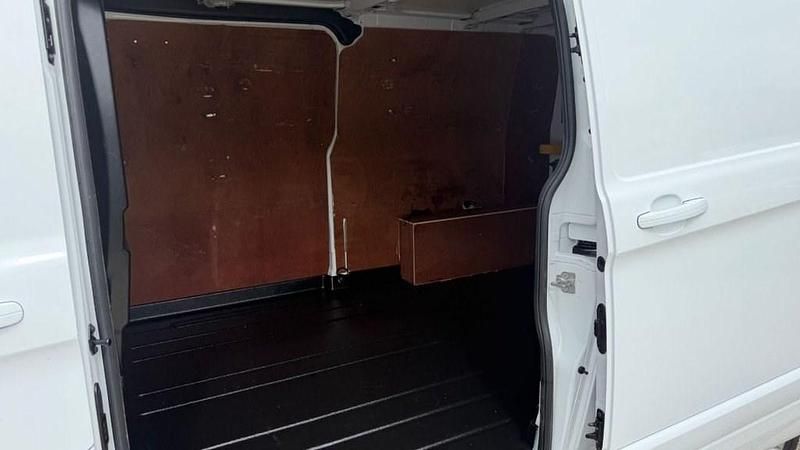 Used Ford Transit Custom Limited 130 HP (95 kW) 2019 White Van