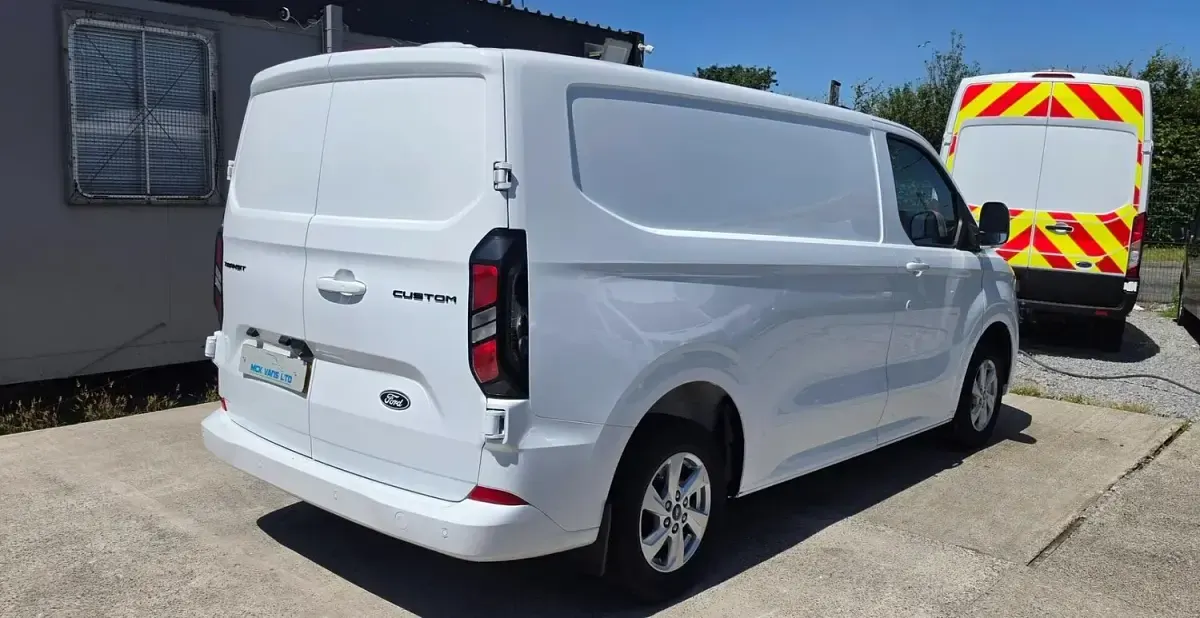 Used Ford Transit Custom Limited 136 HP (100 kW) 2024 White Van