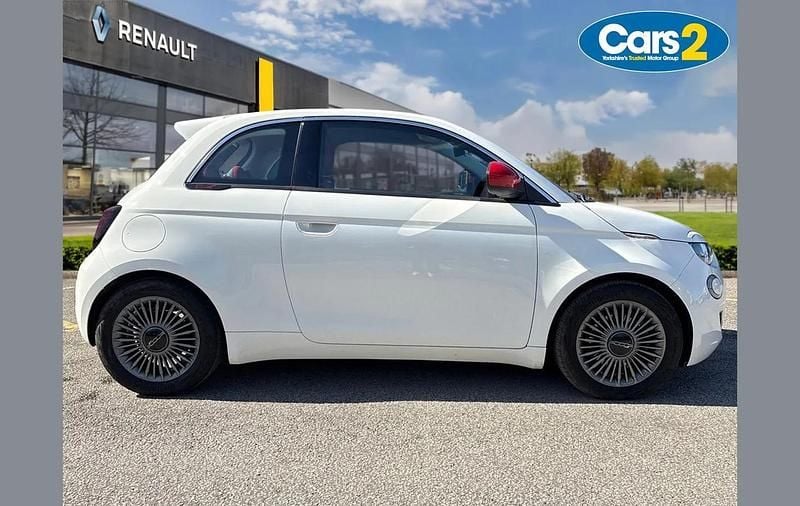 Used Fiat 500e Red 86 kW (118 HP) 2022 White Hatchback