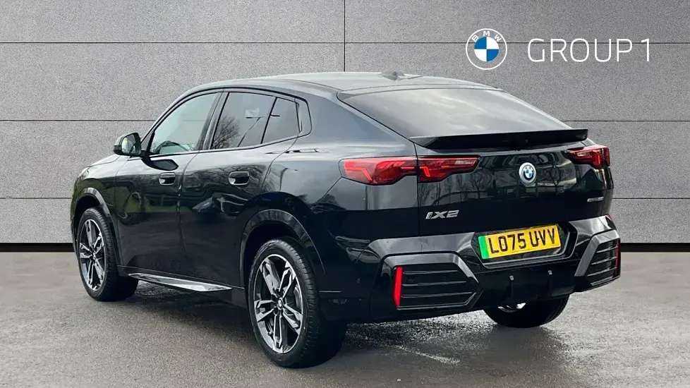 Usado BMW iX2 M Sport 147 kW (201 HP) 2026 Preto SUV