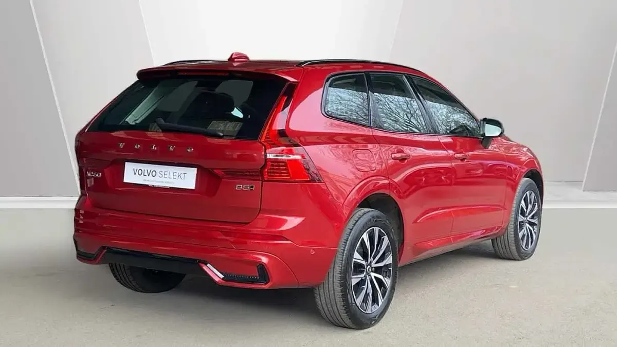 Used Volvo XC60 Plus 247 HP (181 kW) 2023 Red SUV