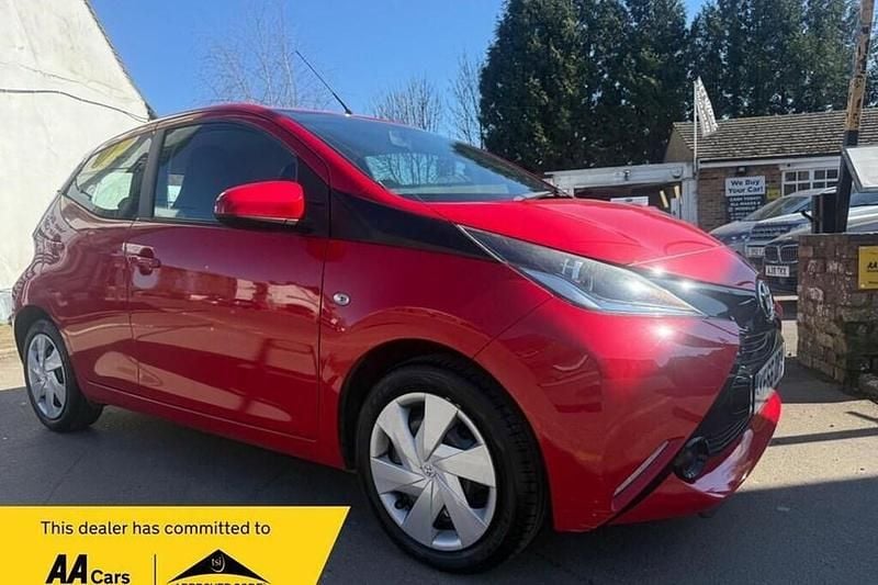 Used Toyota Aygo X-play 69 HP (50 kW) 2017 Red Hatchback