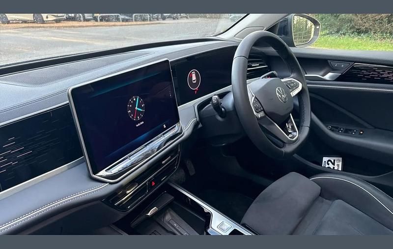 Used VW Passat Elegance 200 HP (147 kW) 2025 Black Estate