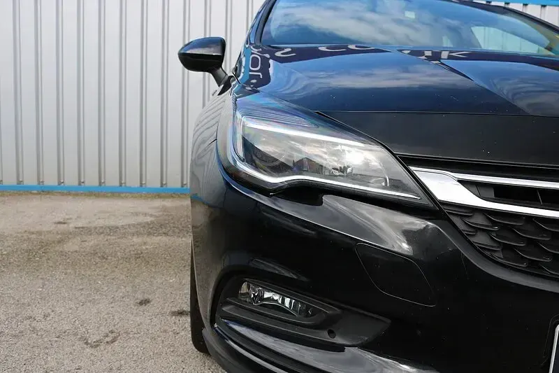Used Vauxhall Astra Design Edition 136 HP (100 kW) 2019 Black Hatchback