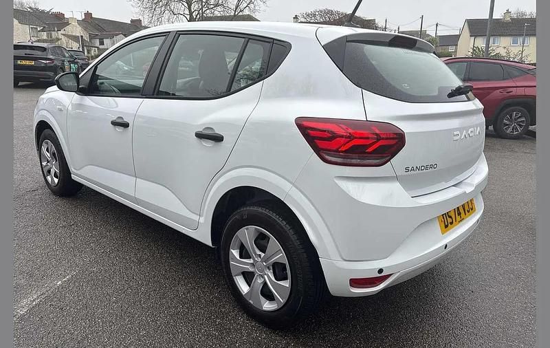 Used Dacia Sandero Essentiel 90 HP (66 kW) 2025 White Hatchback