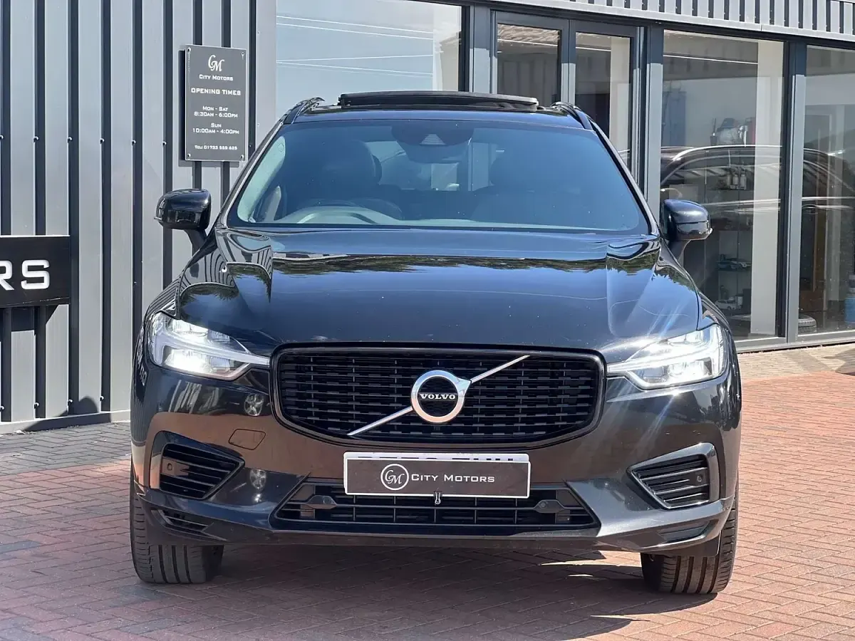 Used Volvo XC60 R-Design 335 HP (246 kW) 2021 Black SUV