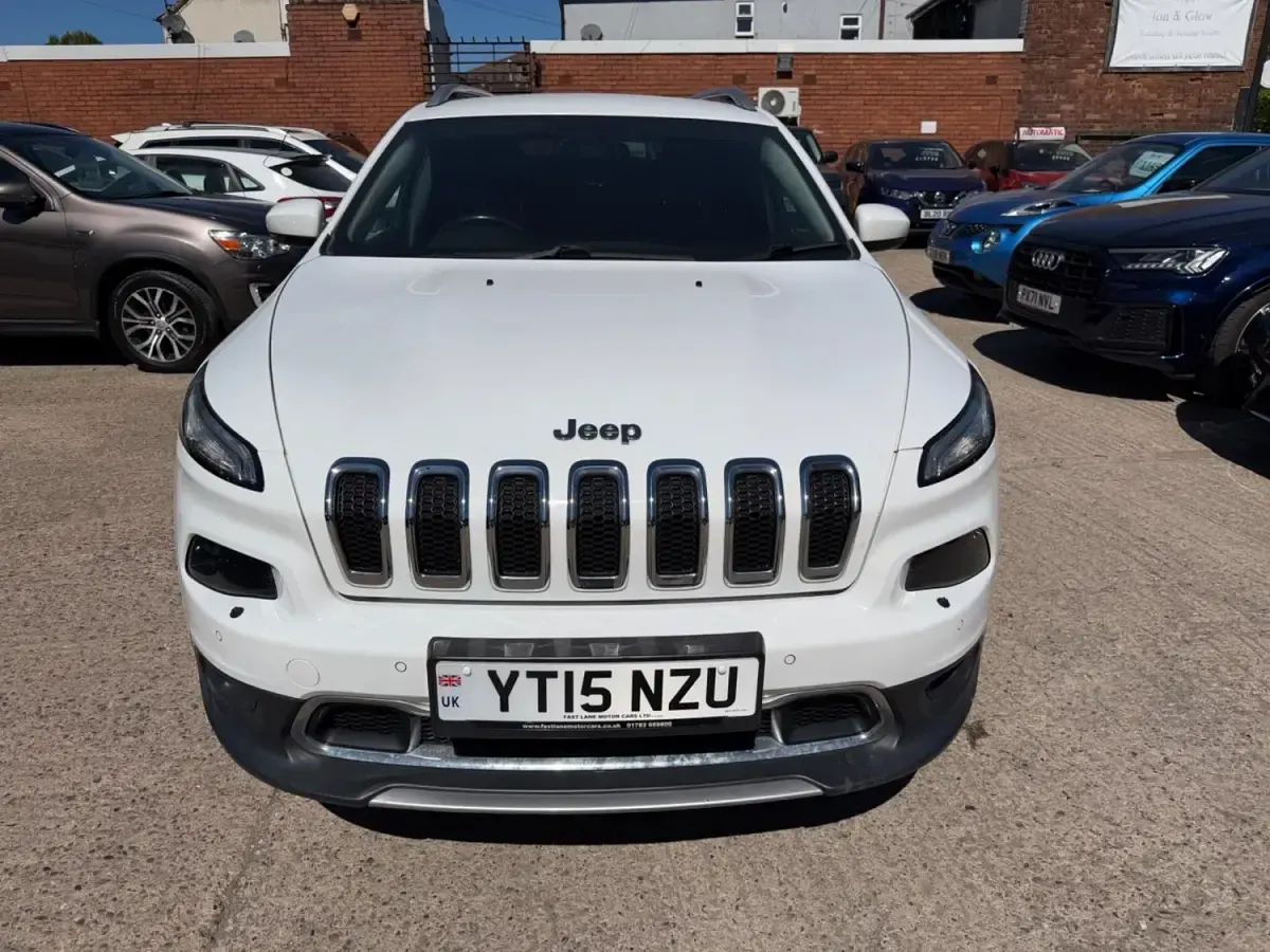 Begagnad Jeep Cherokee Limited 170 HK (125 kW) 2015 Vit SUV