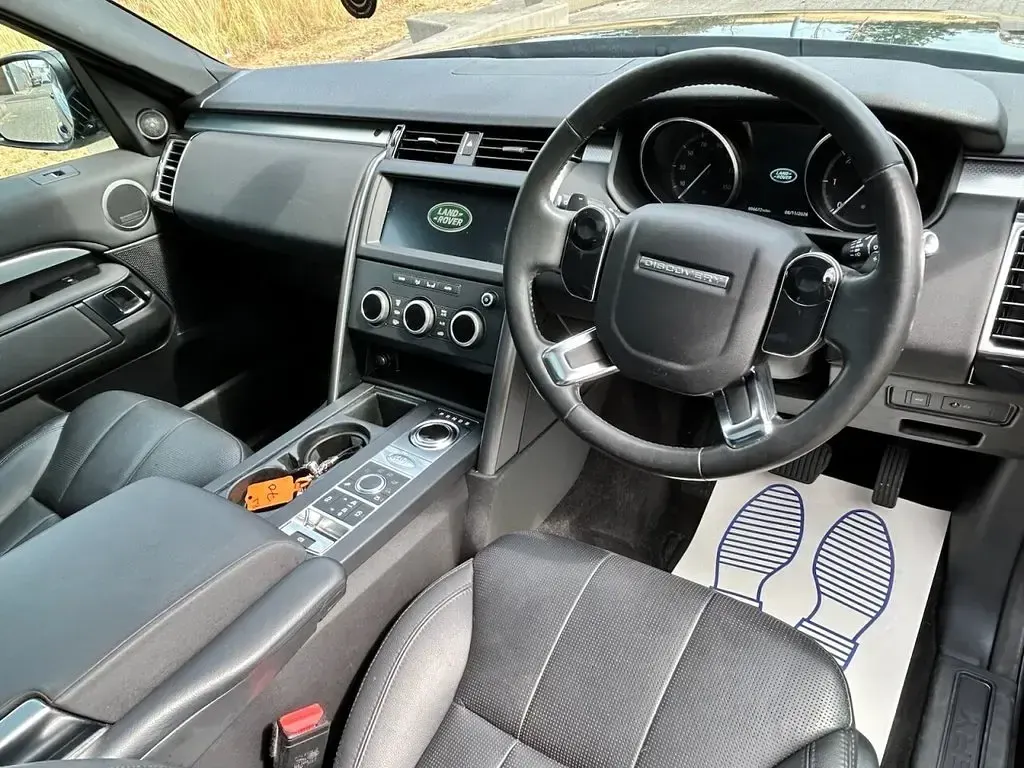 Used Land Rover Discovery Landmark 306 HP (225 kW) 2019 Black SUV