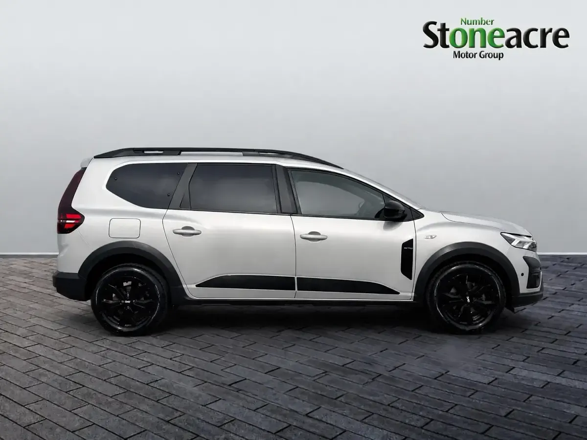 Used Dacia Jogger Extreme 110 HP (80 kW) 2023 Grey MPV