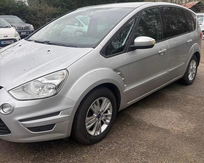 Used Ford S-MAX Zetec 140 HP (102 kW) 2010 Silver MPV