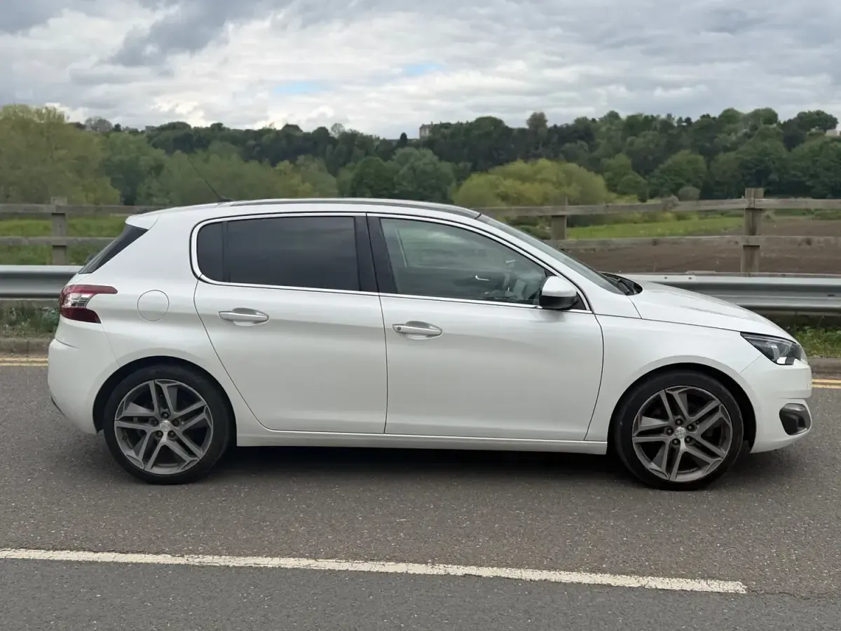 Second-hand Peugeot 308 156 CP (114 kW) 2014 Alb Hatchback