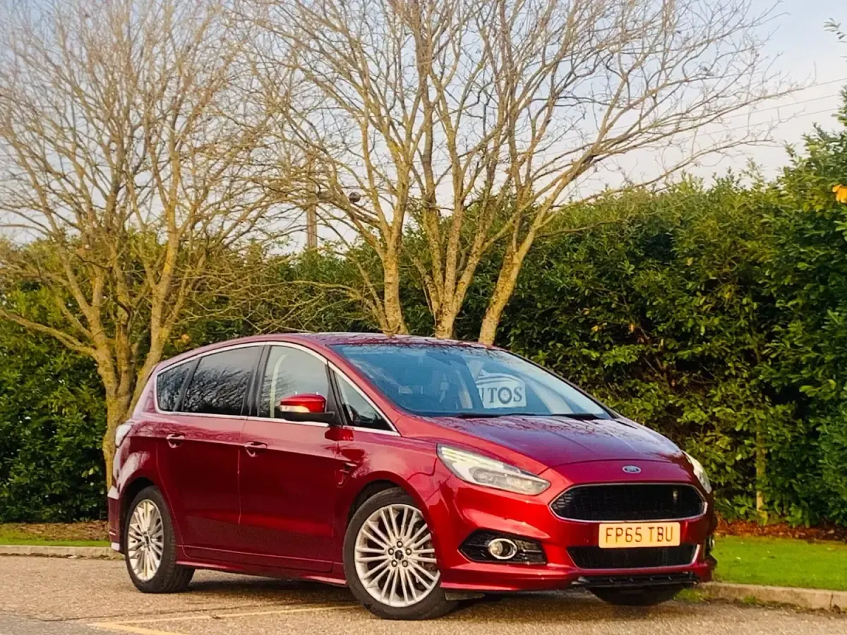 Begagnad Ford S-MAX Sport 210 HK (154 kW) 2015 Röd Minibuss