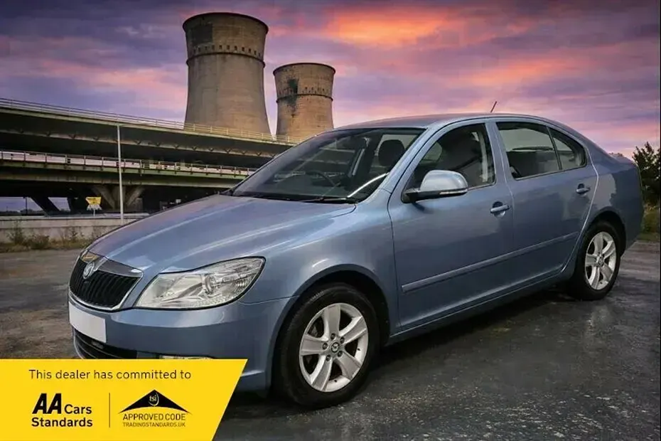 Begagnad Skoda Octavia SE 105 HK (77 kW) 2011 Grå Halvkombi