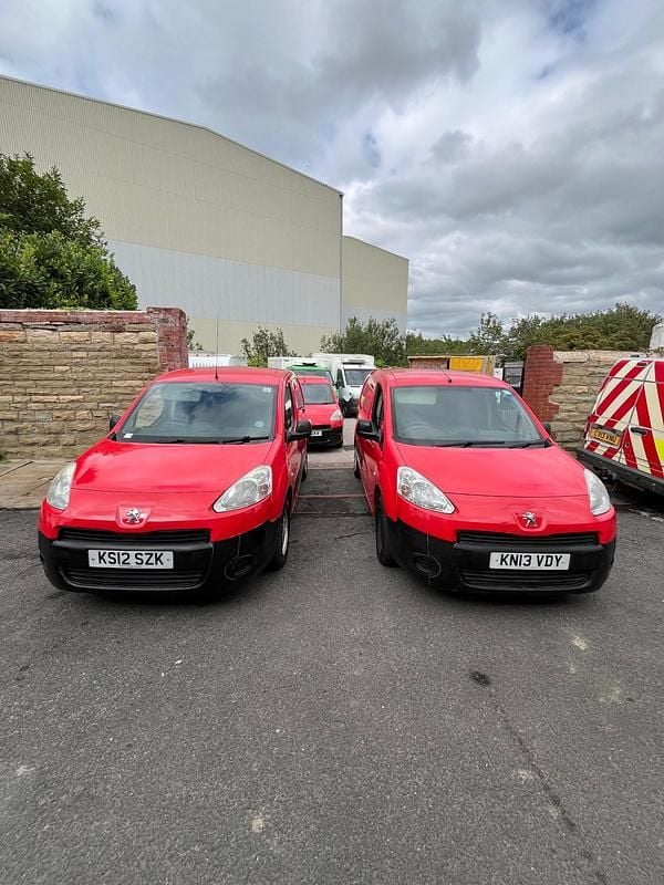 Red Used 2012 Peugeot Partner S MPV | £1,689 (Good price) - Image 1/4
