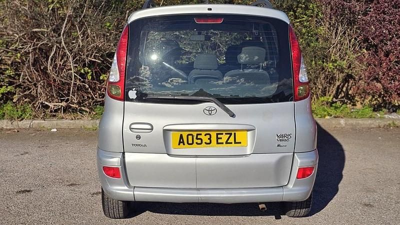 Used Toyota Yaris 2003 Silver Hatchback