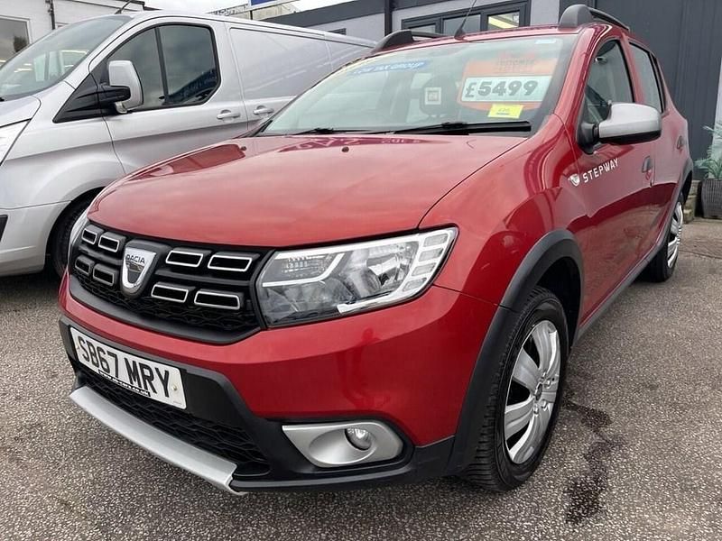 Used Dacia Sandero Ambiance 90 HP (66 kW) 2017 Red Hatchback