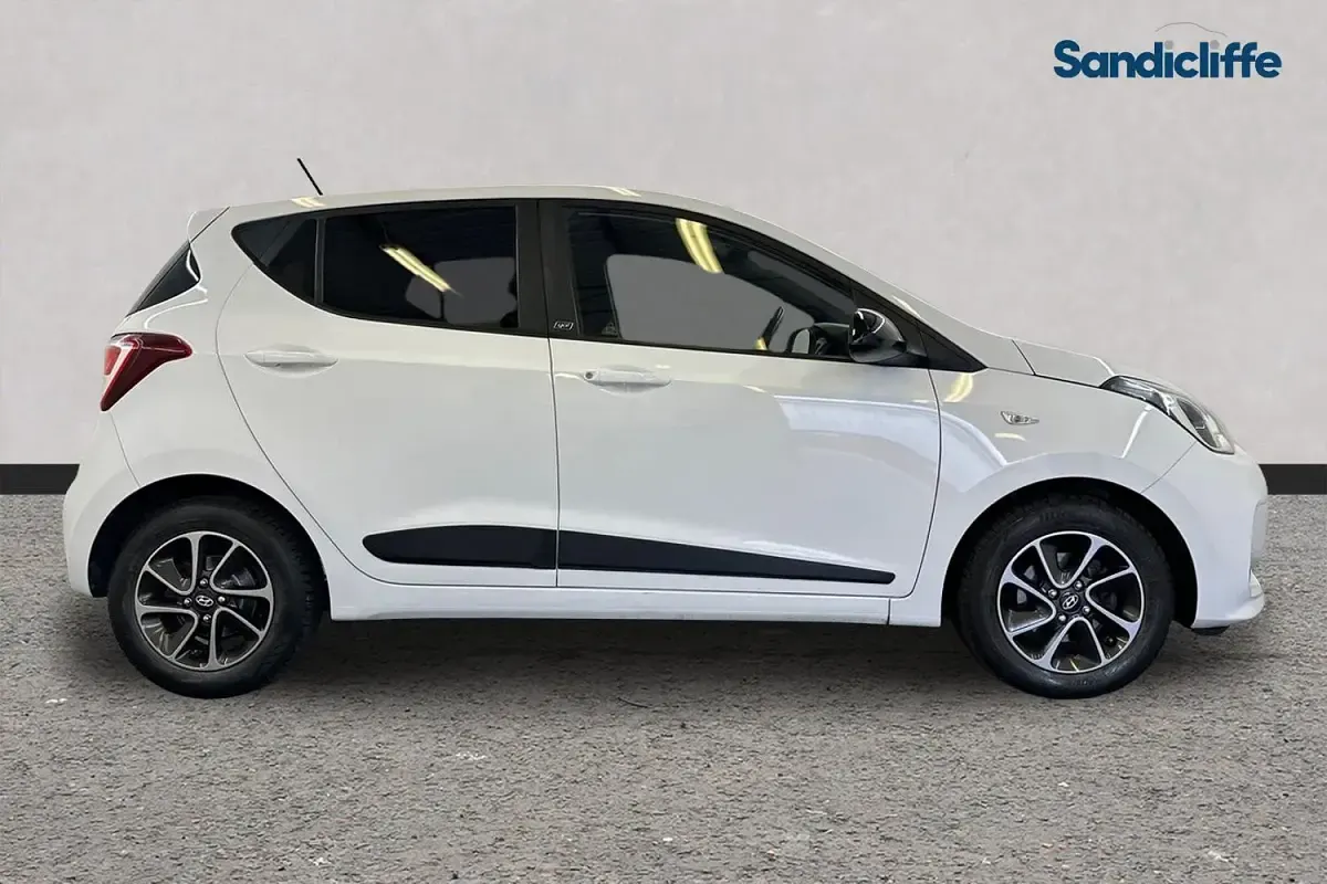 Used Hyundai i10 GO! 67 HP (49 kW) 2018 White Hatchback