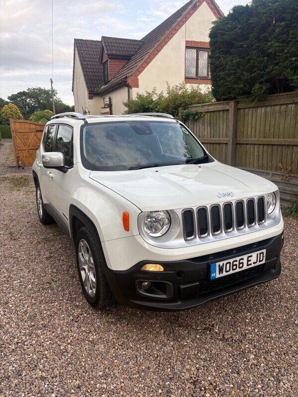 White Used 2016 Jeep Renegade Limited SUV | £6,995 (Fair price) - Image 1/4