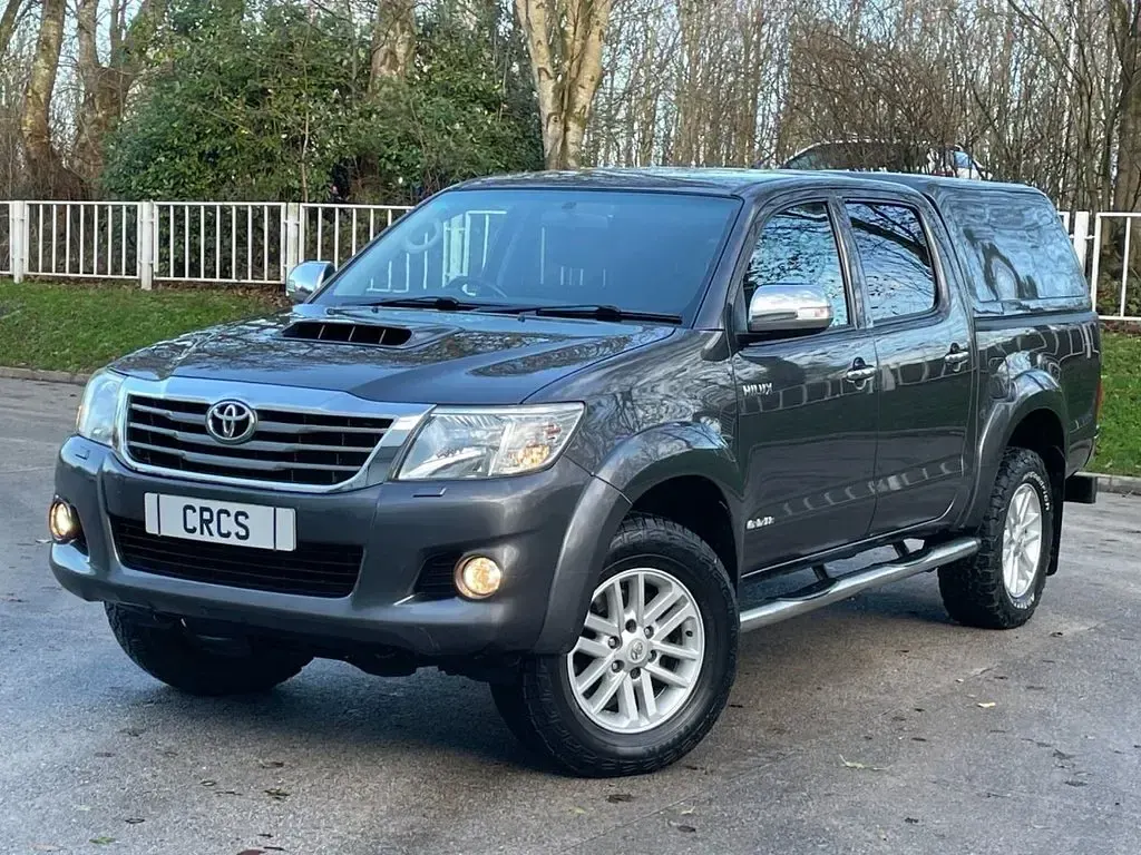 Used Toyota HiLux 171 HP (125 kW) 2015 Grey Pickup