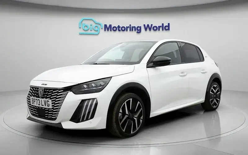 Second-hand Peugeot 208 GT 102 CP (75 kW) 2024 Alb Hatchback