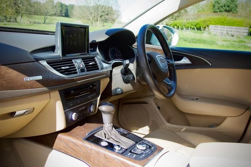 Usado Audi A6 Comfort 2012 Branco Carrinha