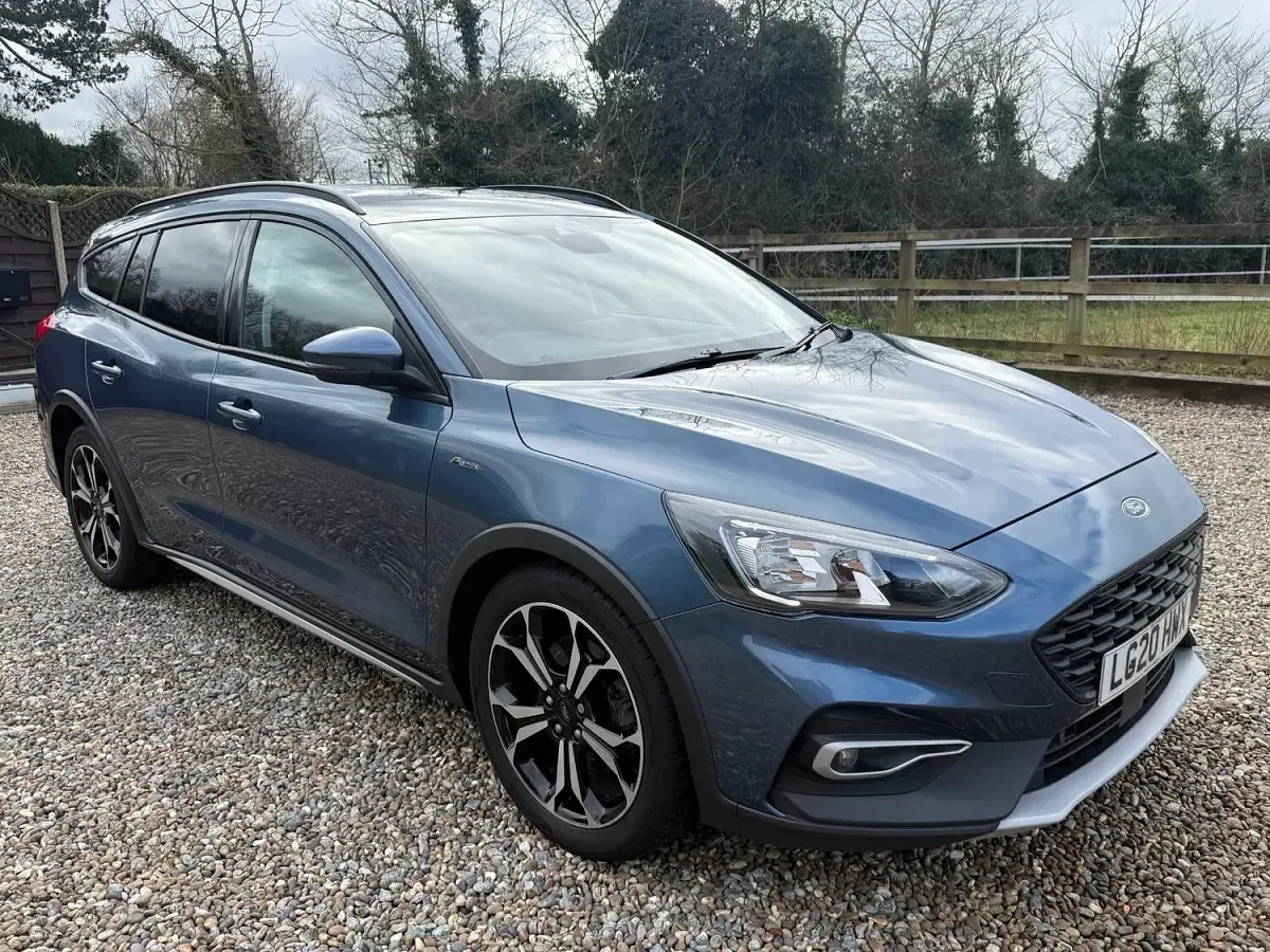 Used Ford Focus Active 120 HP (88 kW) 2020 Blue Estate