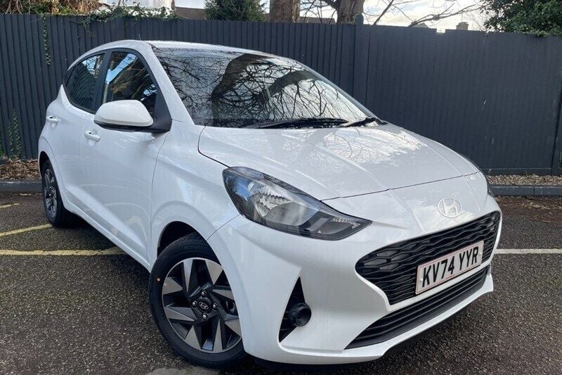 White New 2024 Hyundai i10 Advanced Hatchback | £15,699 (Fair price) - Image 1/1
