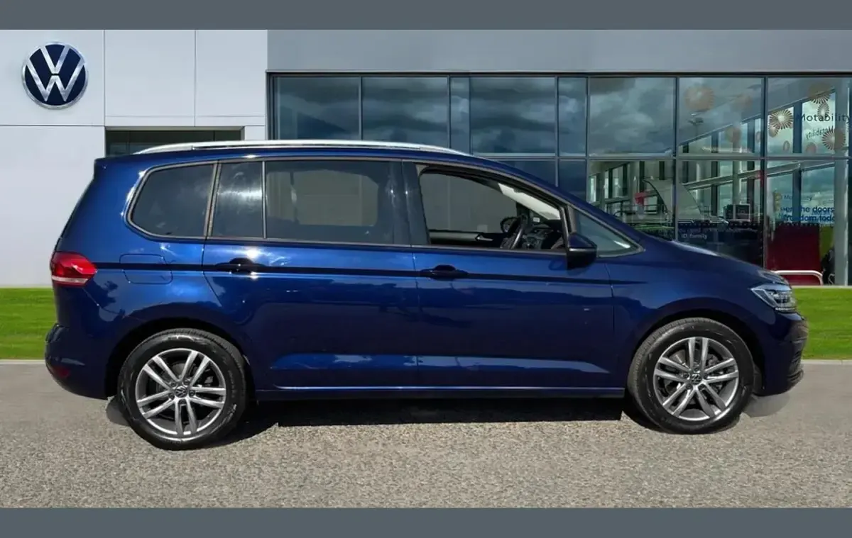 Used VW Touran Match 150 HP (110 kW) 2025 Blue MPV