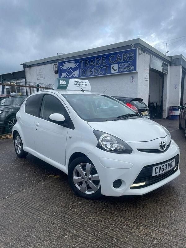 Used Toyota Aygo Style 68 HP (50 kW) 2013 White Hatchback