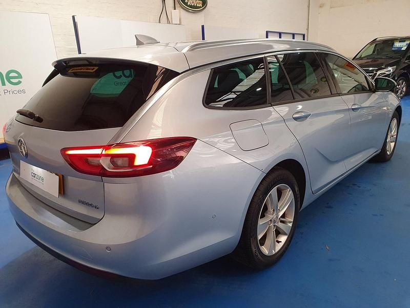 Used Vauxhall Insignia SRi 170 HP (125 kW) 2018 Silver Estate