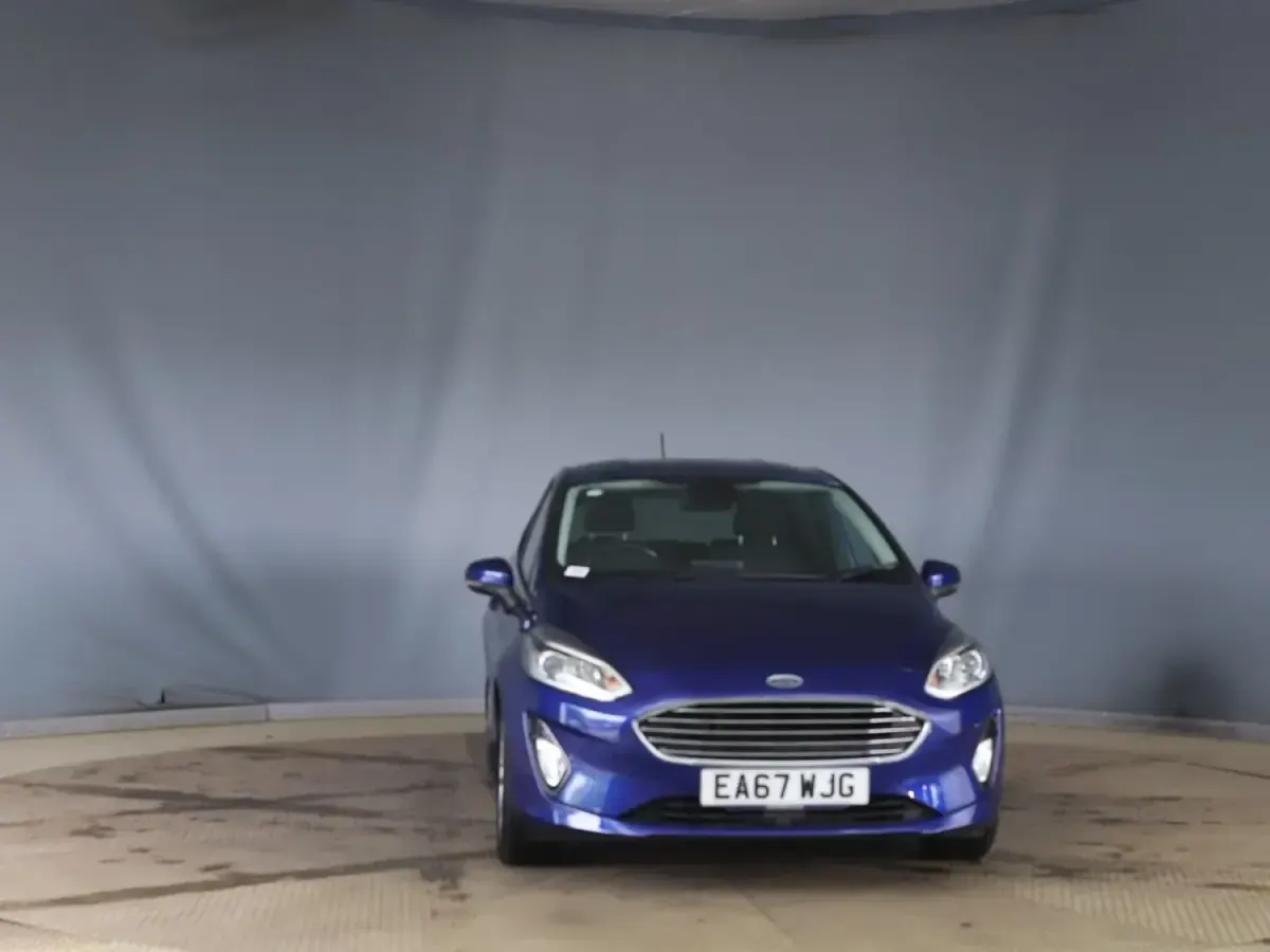Begagnad Ford Fiesta Titanium 2017 Blå Halvkombi