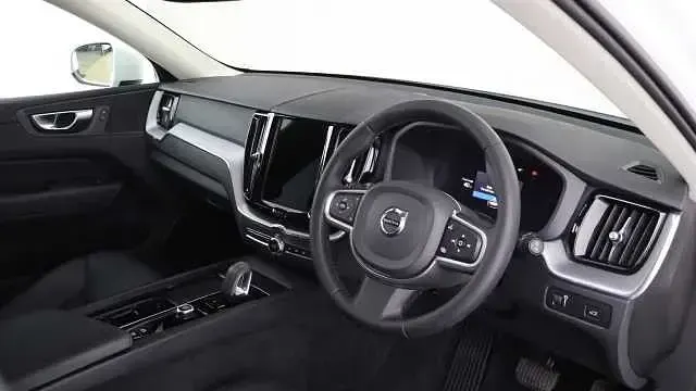 Second-hand Volvo XC60 Momentum 197 CP (144 kW) 2022 SUV