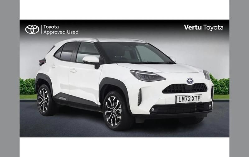 White Used 2022 Toyota Yaris Cross Design SUV | £20,118 (Good price) - Image 1/4