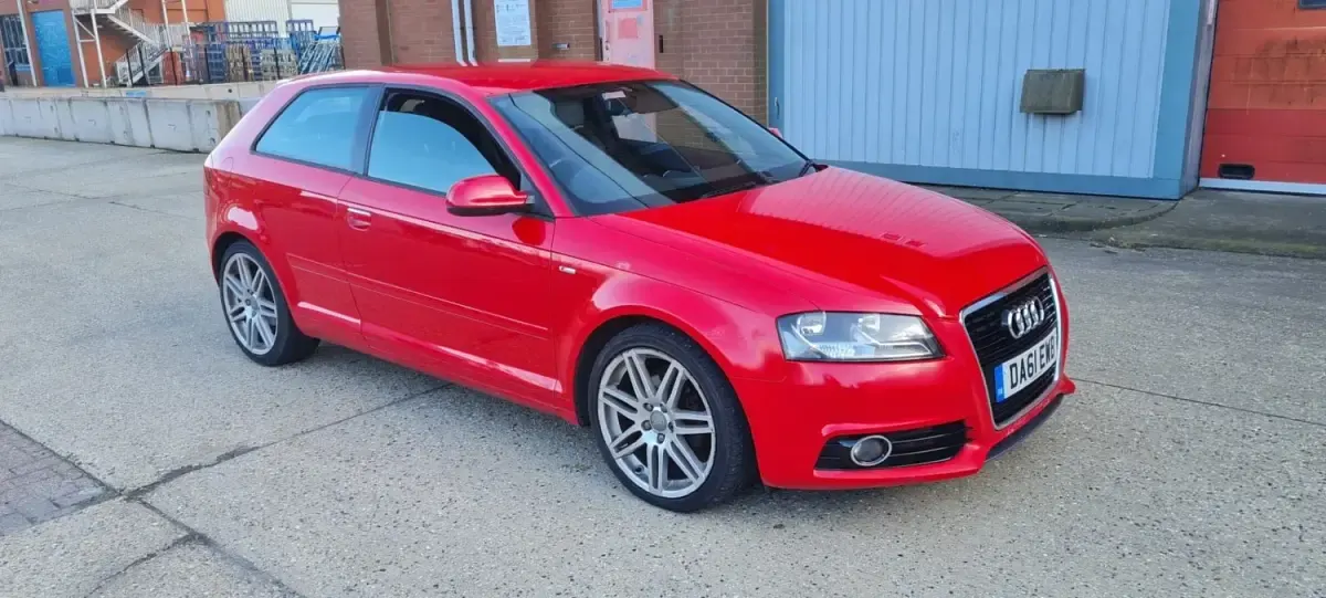 Begagnad Audi A3 S-Line 2011 Röd Halvkombi